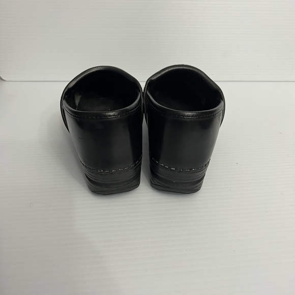 Dansko Shiny Black clogs women’s size 39 - Picture 2 of 13